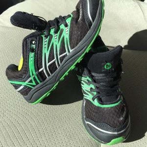 Merrill Boy’s running shoes